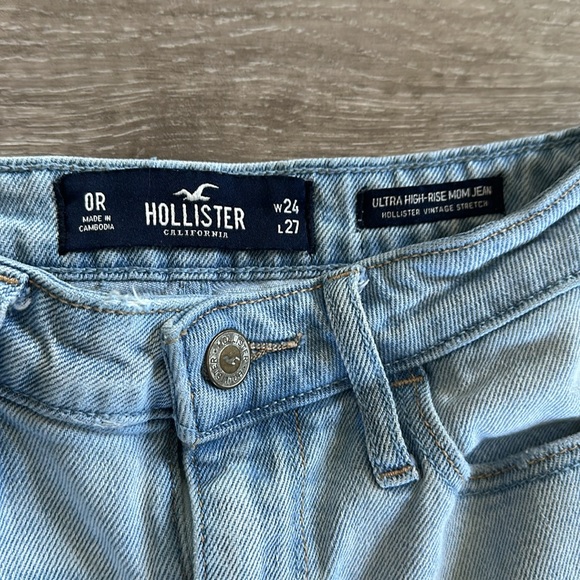 Hollister Distressed Ultra High-Rise Mom Jean Light Wash Size 0 / 24 Regular - Picture 4 of 7